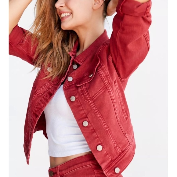 BDG Jackets & Blazers - BDG UO Faded Red Cropped Denim Stretch Jacket Size Small Used